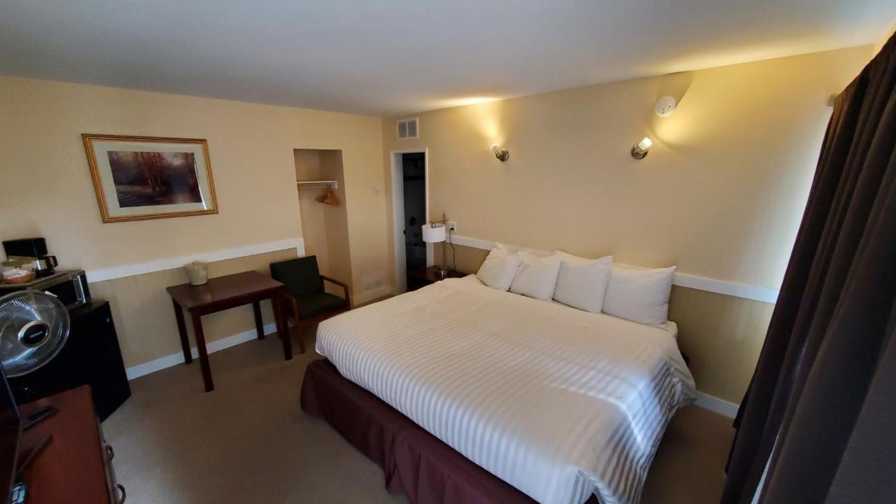 Comox Valley Inn & Suites Кортні Екстер'єр фото