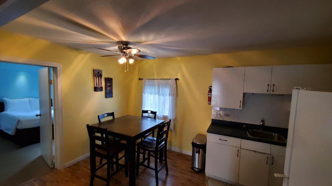 Comox Valley Inn & Suites Кортні Екстер'єр фото