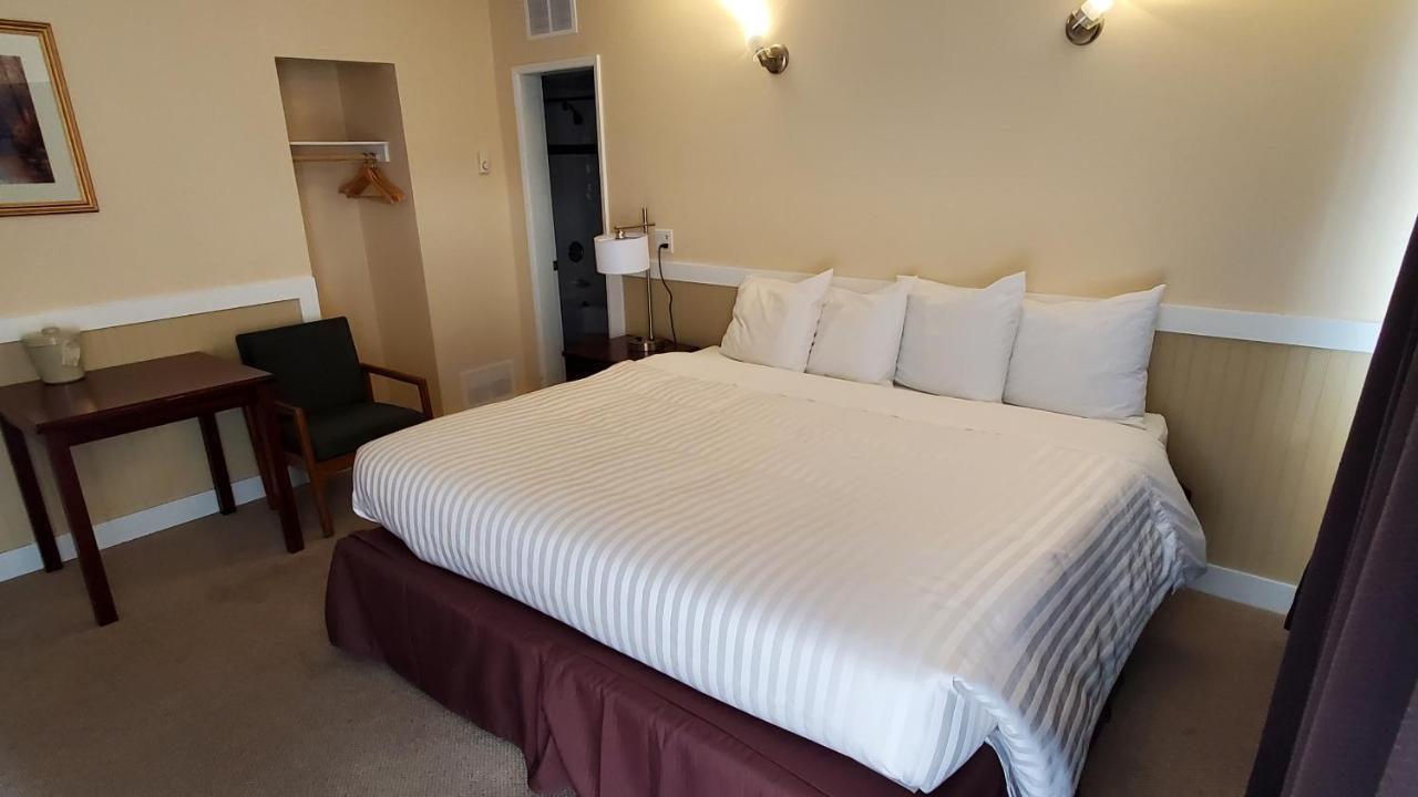 Comox Valley Inn & Suites Кортні Екстер'єр фото