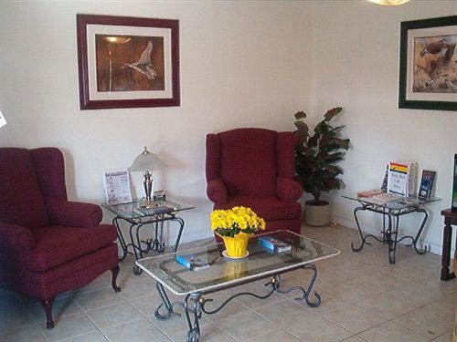 Comox Valley Inn & Suites Кортні Екстер'єр фото