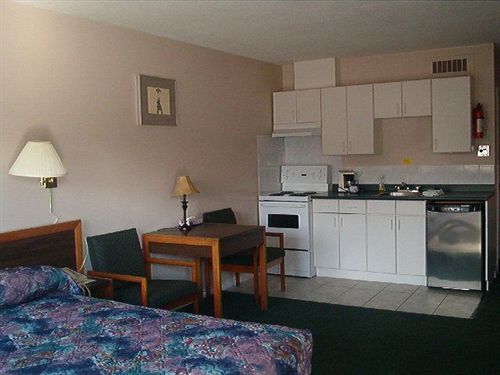 Comox Valley Inn & Suites Кортні Екстер'єр фото